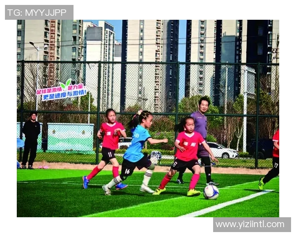 速度与激情交织的绿茵场上足球明星的传奇人生与奋斗故事 速度与激情交织的绿茵场上足球明星的传奇人生与奋斗故事