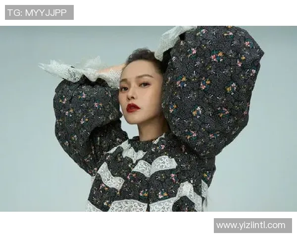 足球明星与美女的绝美瞬间尽在镜头之下展现魅力与风采 足球明星与美女的绝美瞬间尽在镜头之下展现魅力与风采