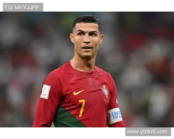 足球明星小瓶子图揭示运动员背后的故事与奋斗历程